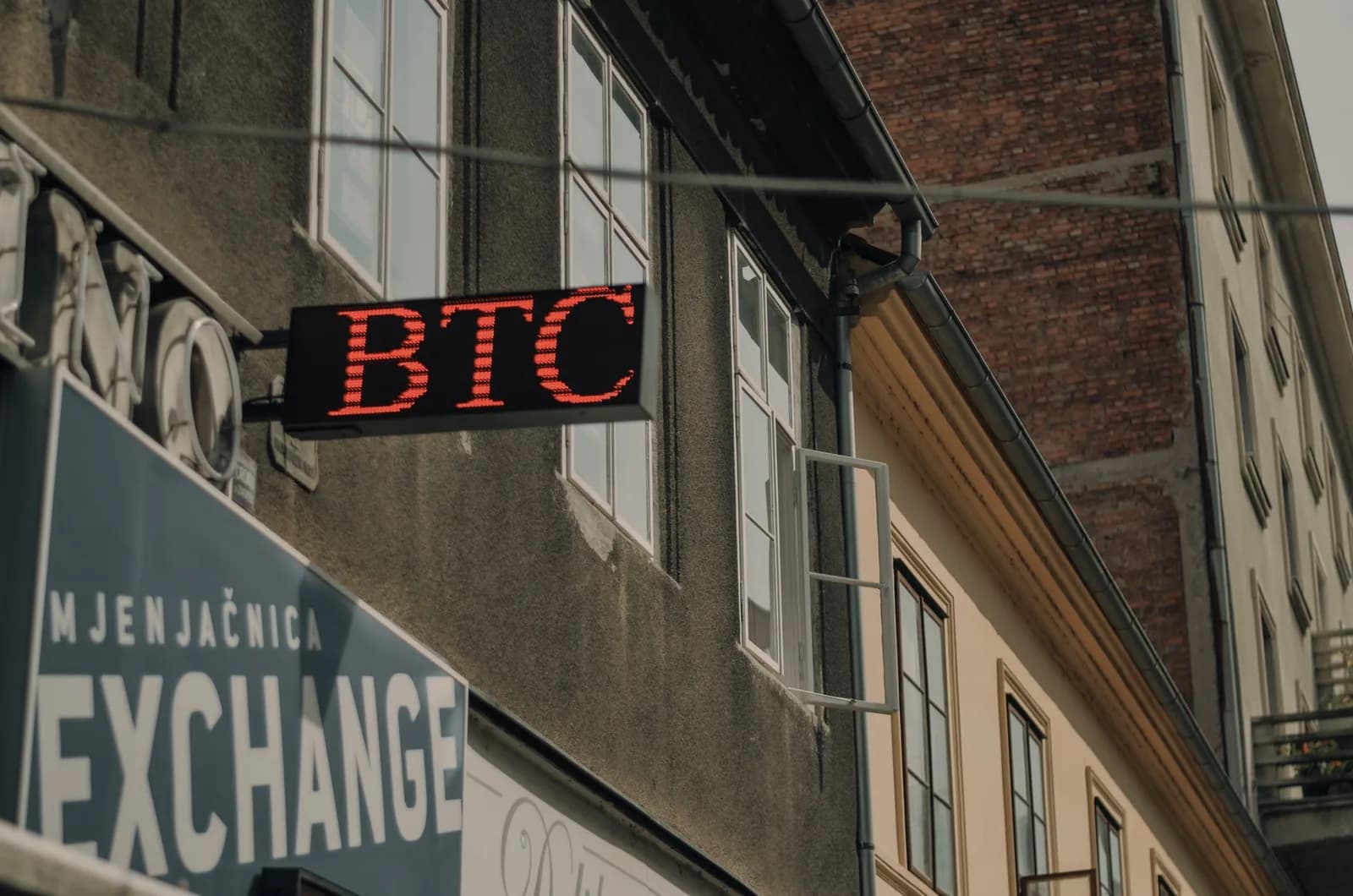 Russia Shuts Down 9 Crypto Exchanges in Moscow Over Alleged Fraud-Linked Laundering