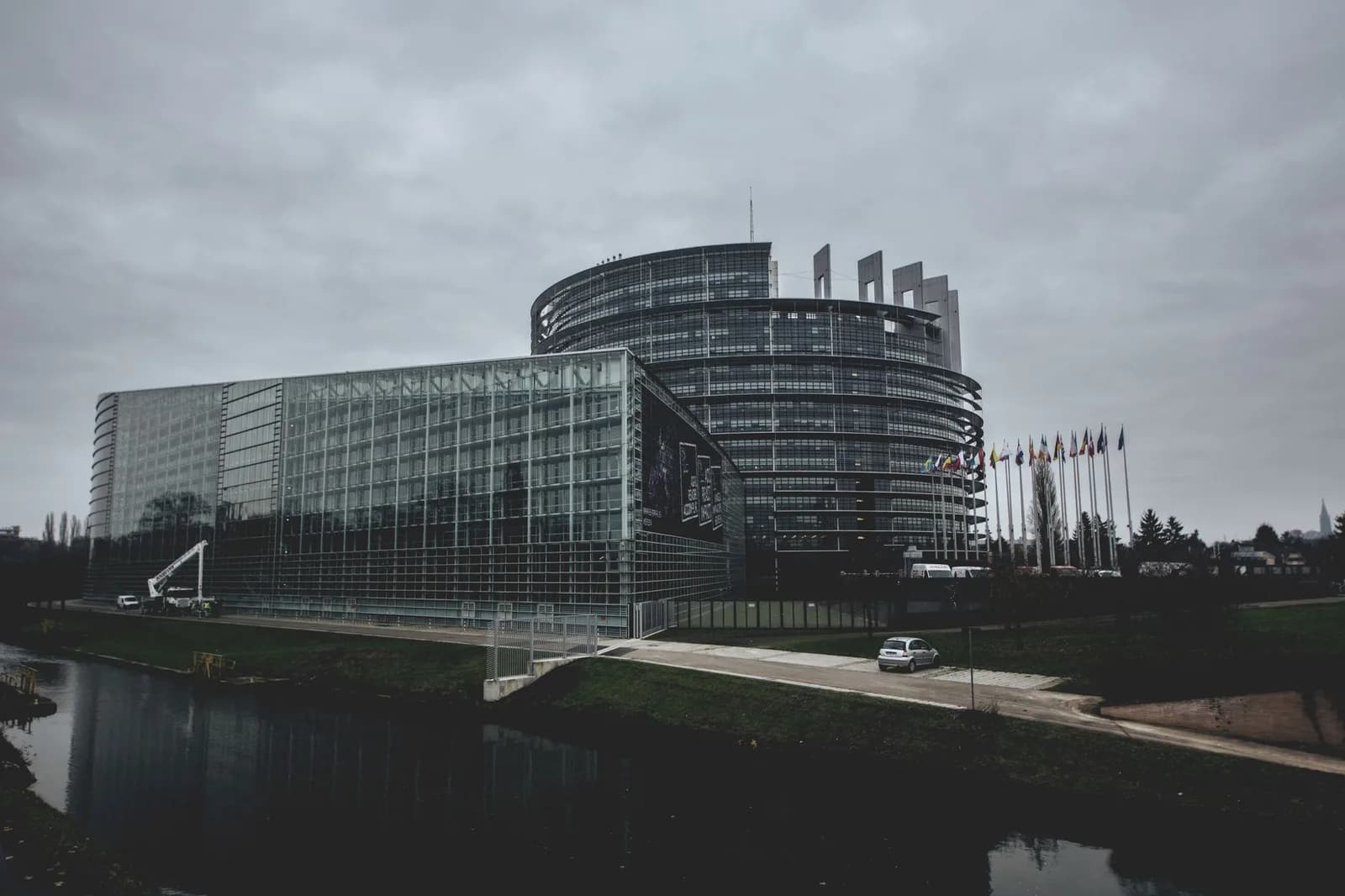 ESMA Flags Authorization Gaps for Polymarket and Kalshi in the EU