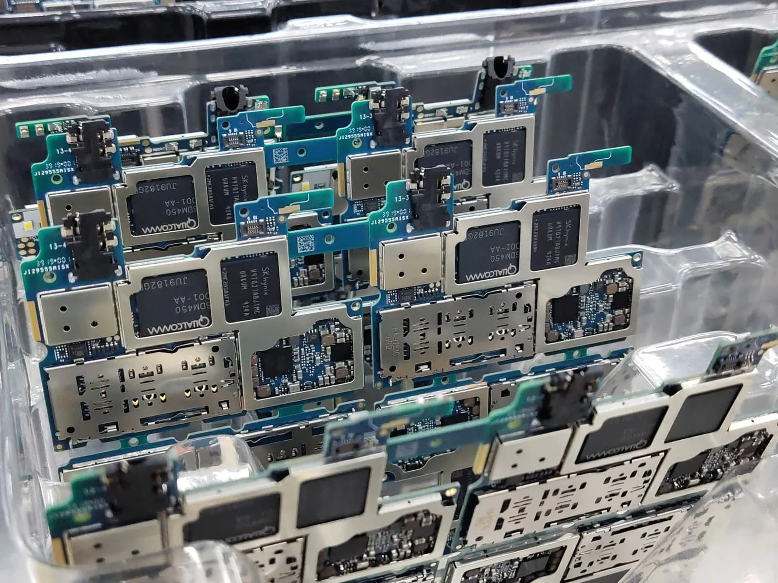 iPhone 18 Pro Max QLC Storage Reportedly Slows Under Sustained Writes in Testing