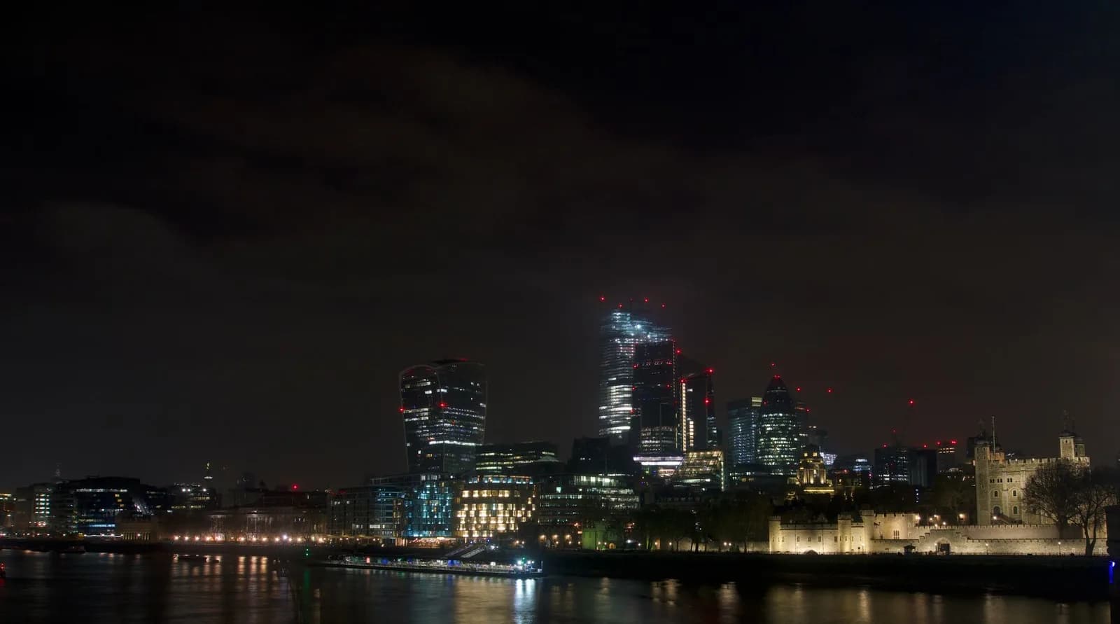 Coinbase Wins UK Authorization to Offer Derivatives and Equities