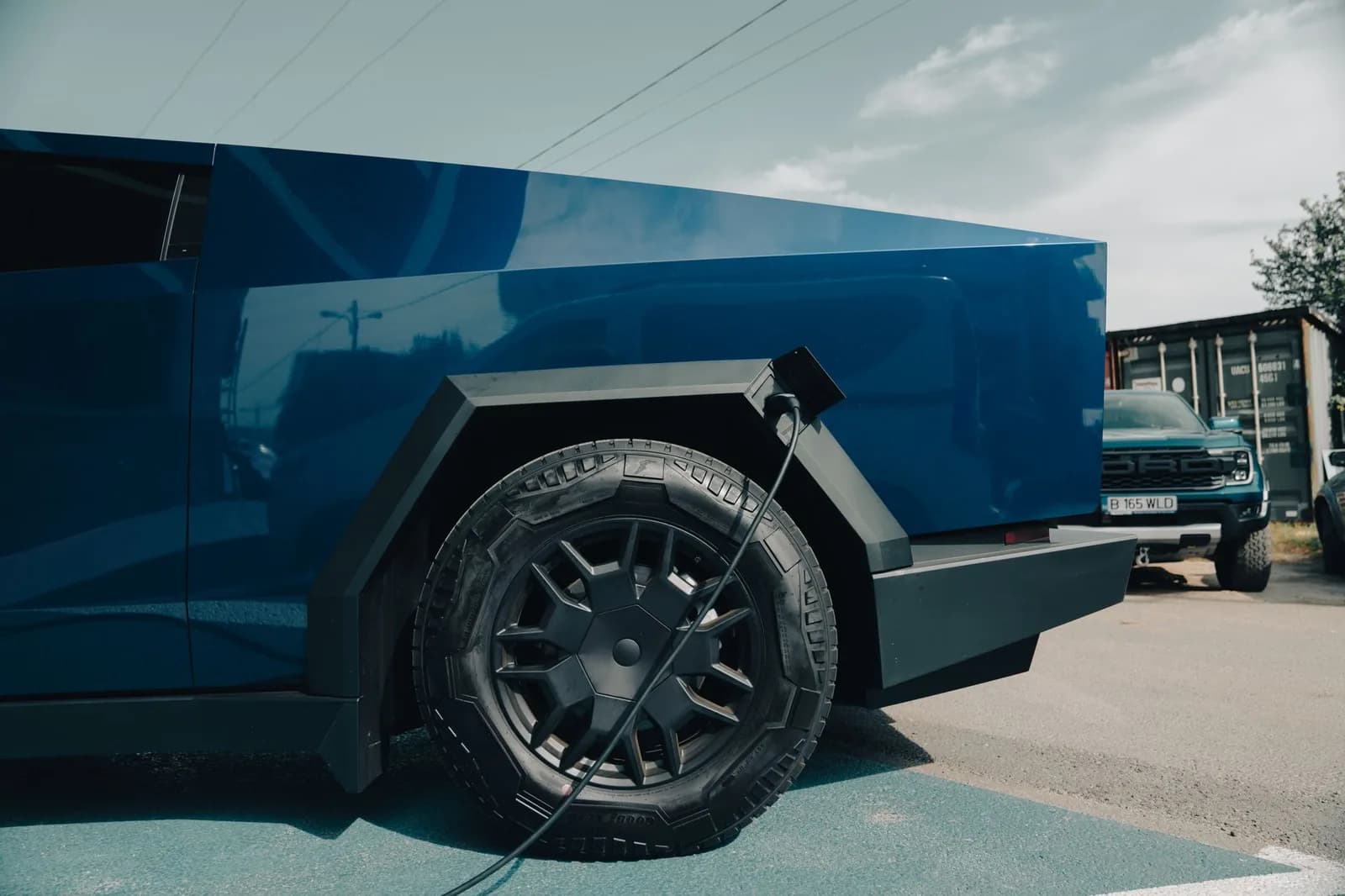 Heavy-Duty EV Charging Expands on Both Sides of the Atlantic