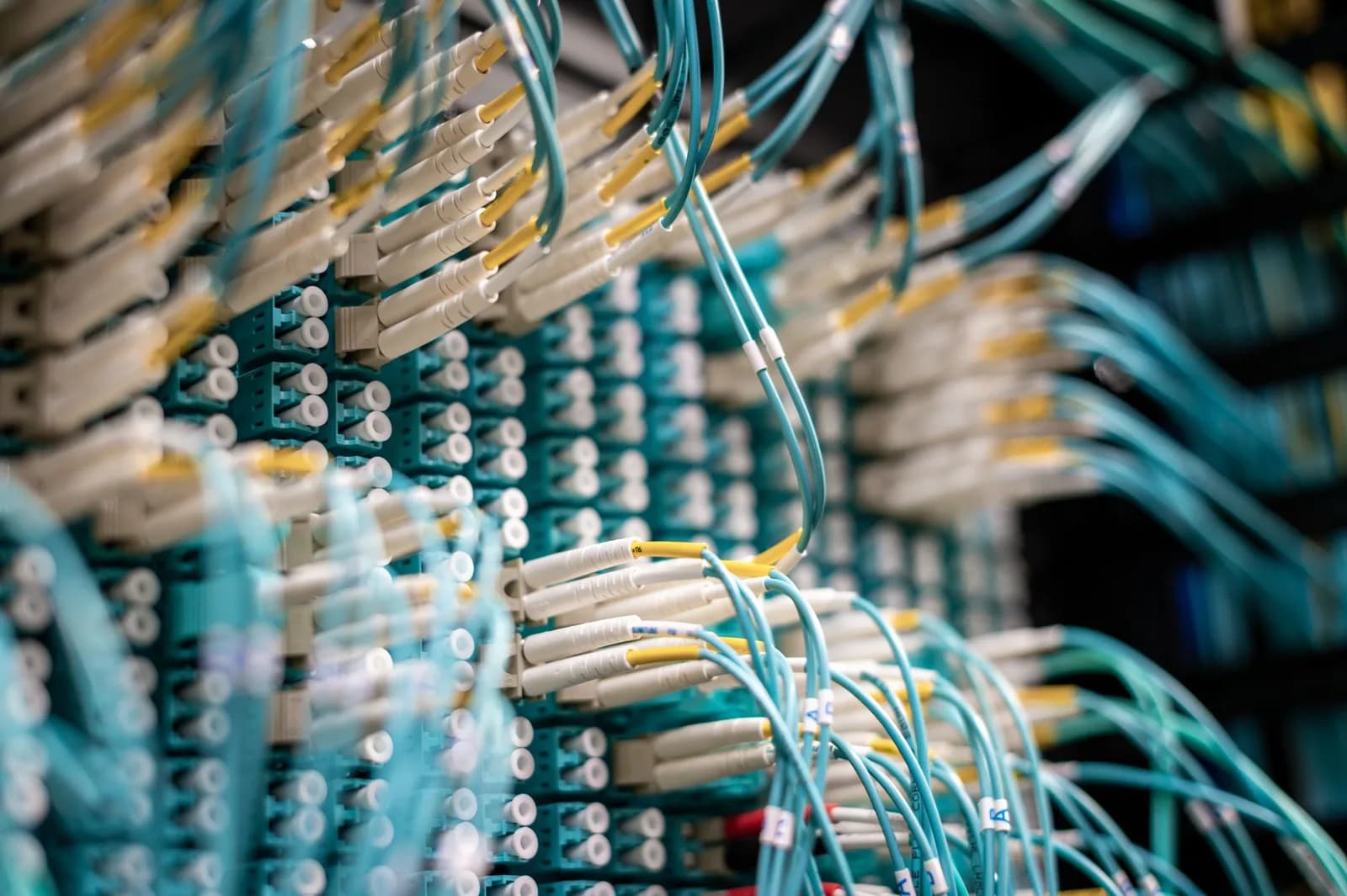 Eindhoven's Photon Bridge Raises €10M for AI Data Centre Lasers
