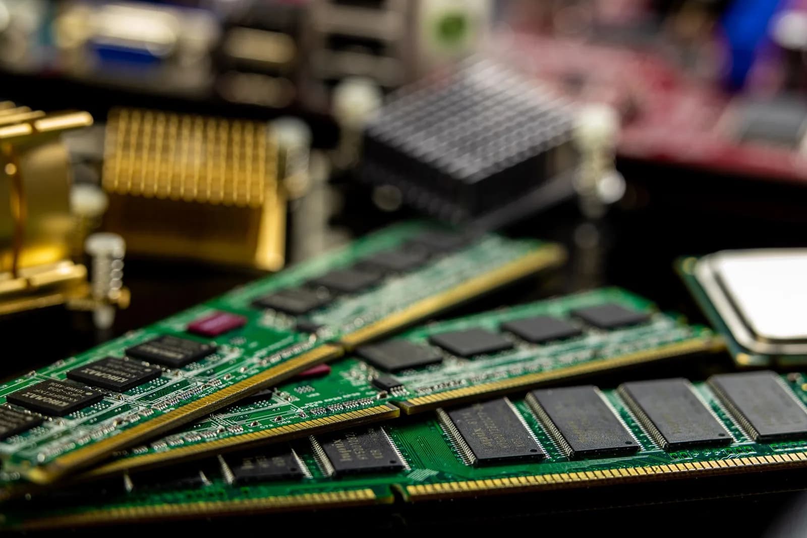 SK Hynix Reportedly in Talks With Intel on US Memory Chip Production